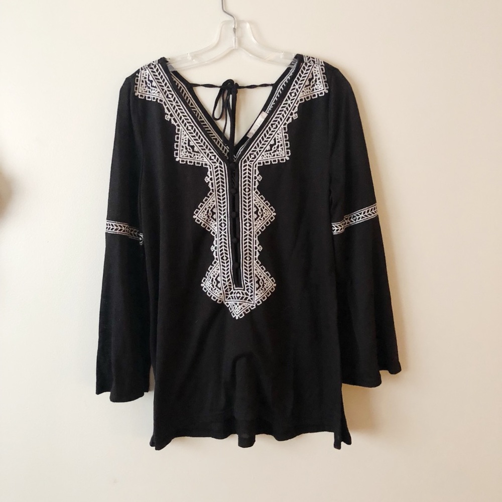 Black detailed Altar’d State shirt